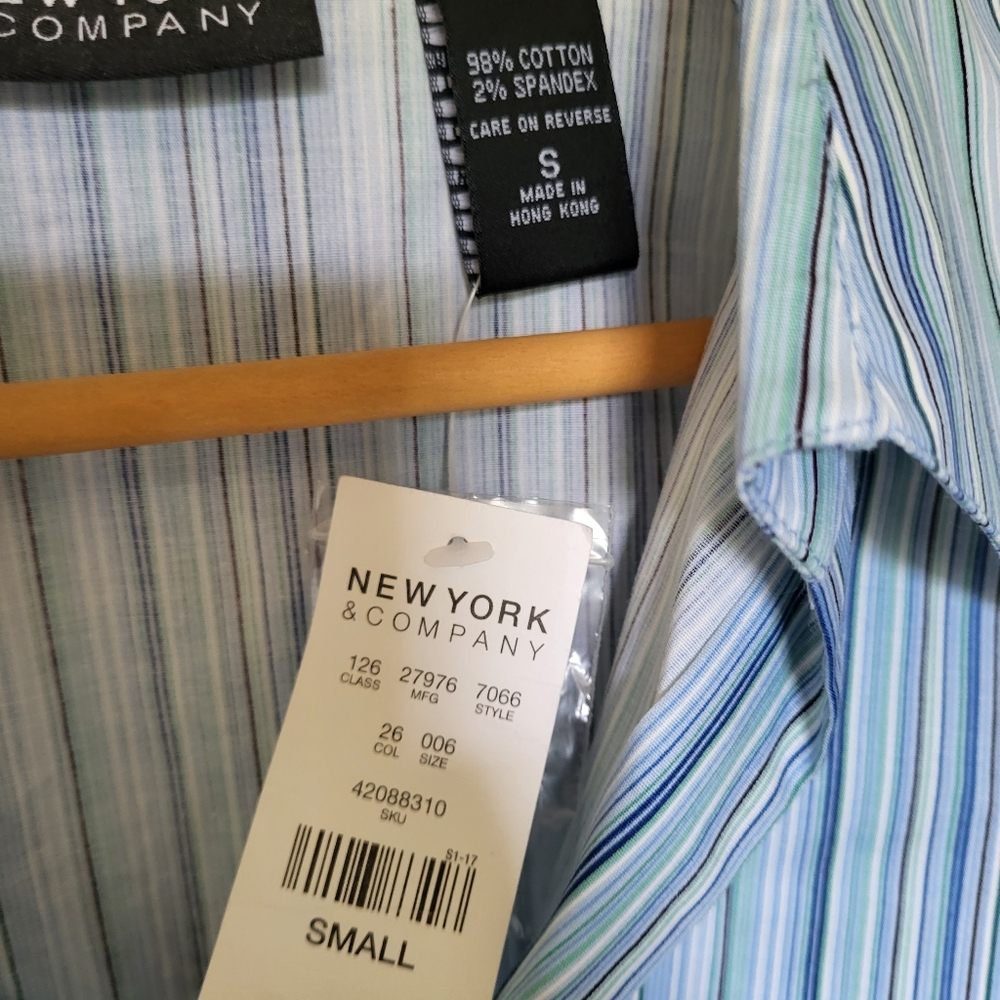 Women's Blouse Small Blue Strips stretch New York & Co. NWT - Picture 3 of 4